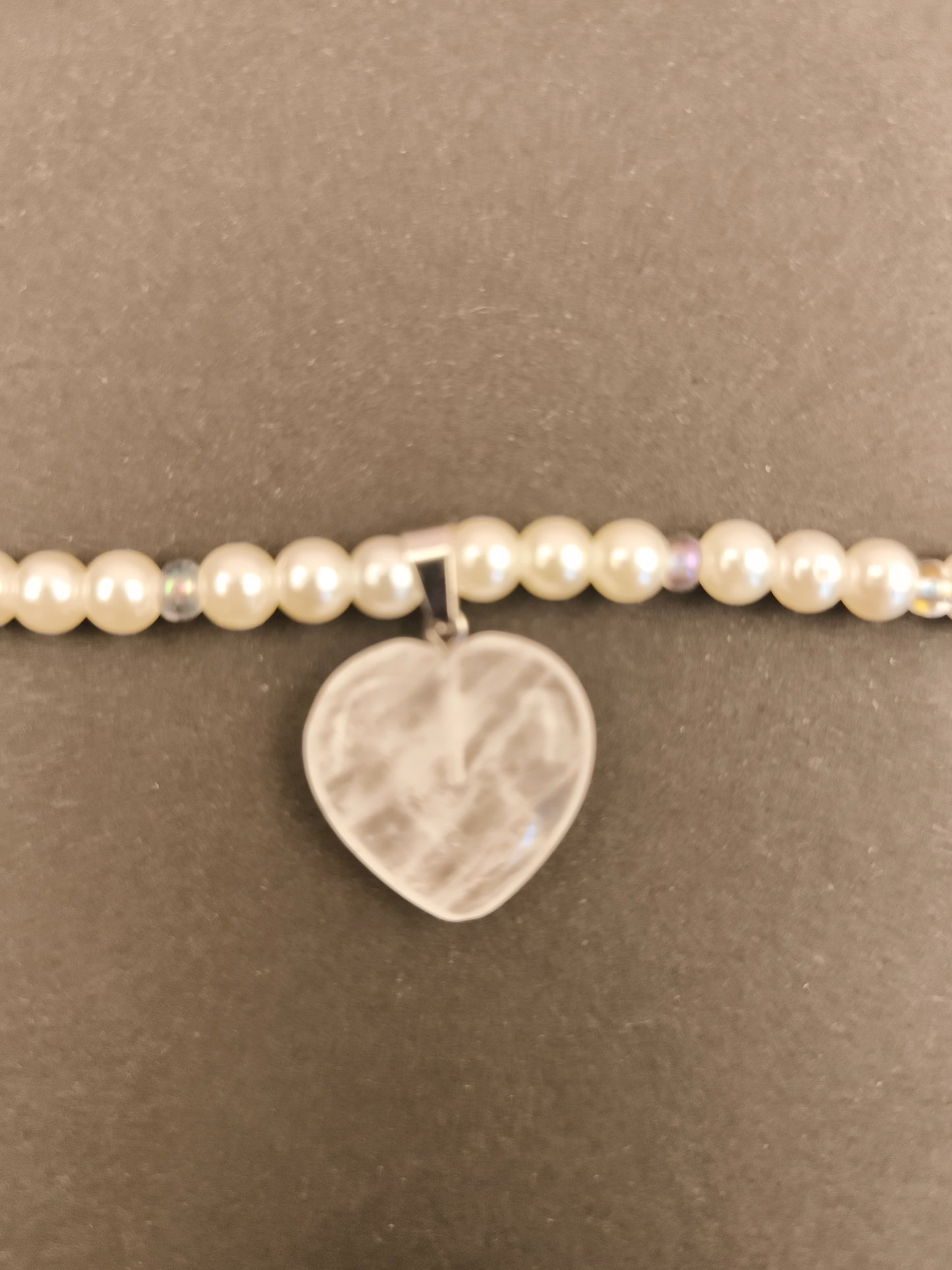 Weiße Liebe – Perlenkette mit Herz